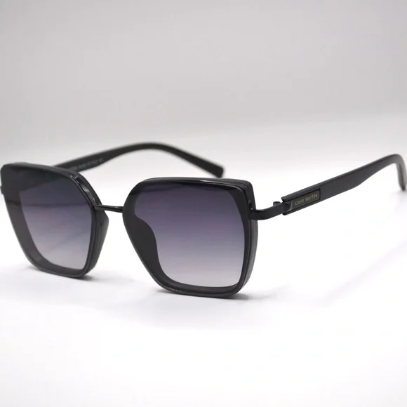 Louis Vuitton Women’s SunglassesBlack FramePurple-Grey GradientNew